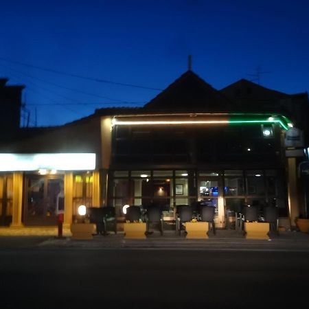 Motel Zoka Dvorovi Zewnętrze zdjęcie