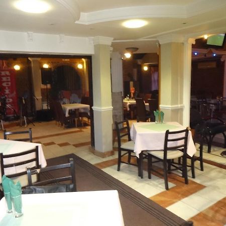 Motel Zoka Dvorovi Zewnętrze zdjęcie