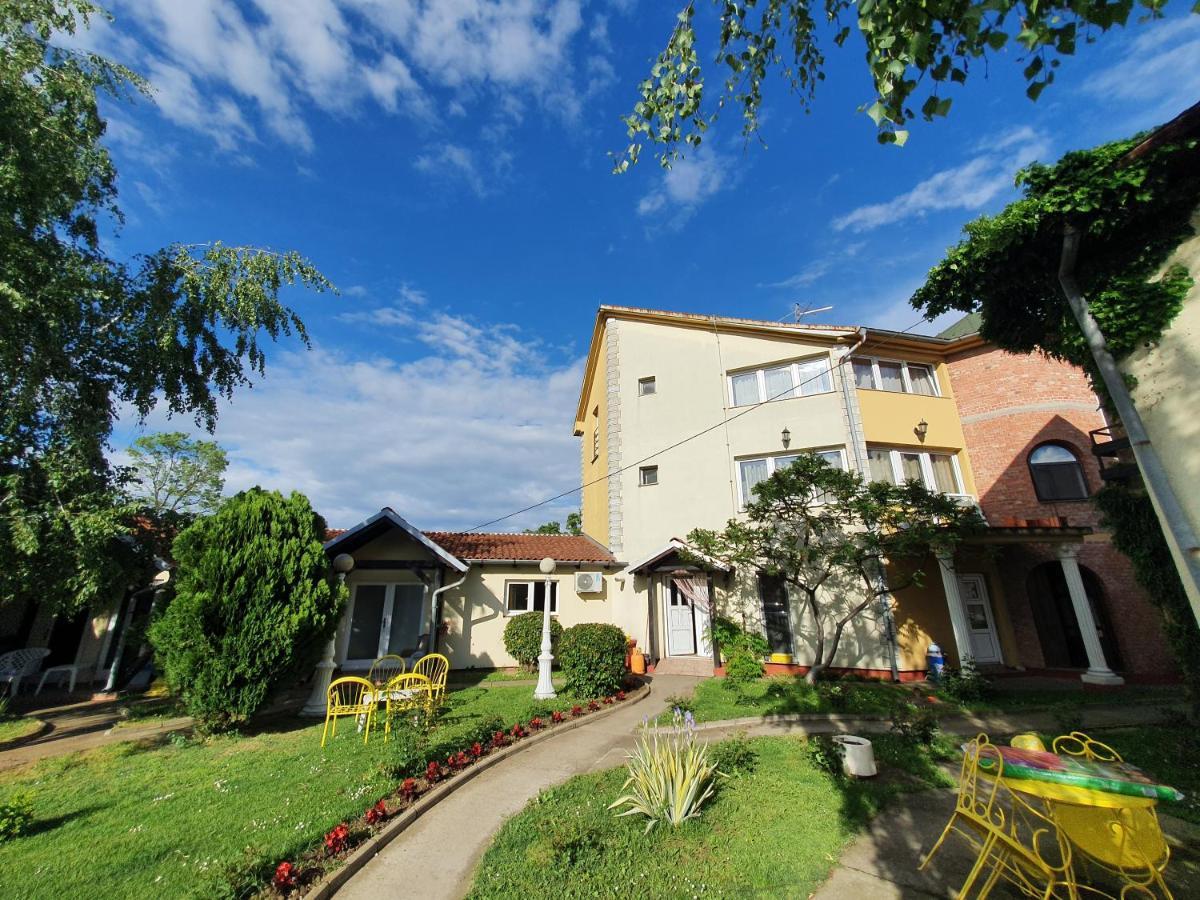 Motel Zoka Dvorovi Zewnętrze zdjęcie