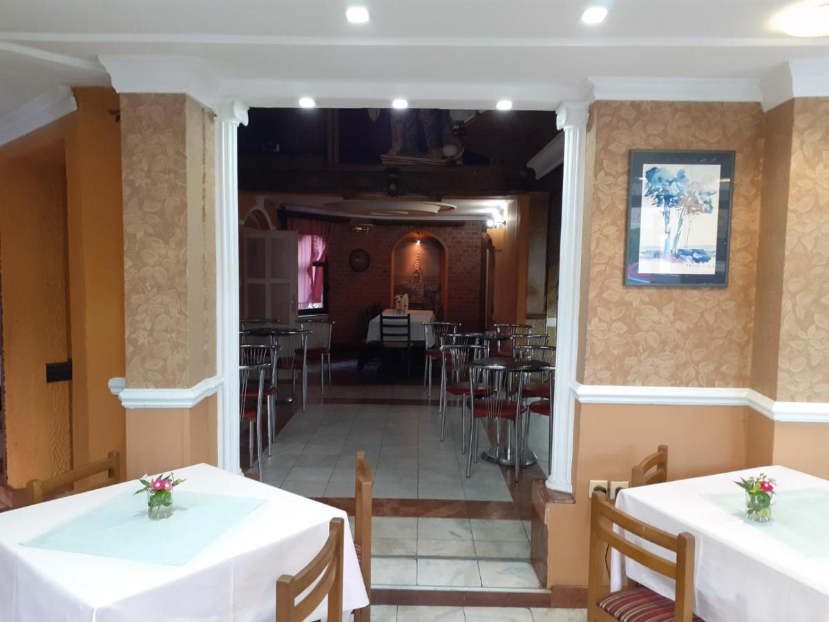 Motel Zoka Dvorovi Zewnętrze zdjęcie