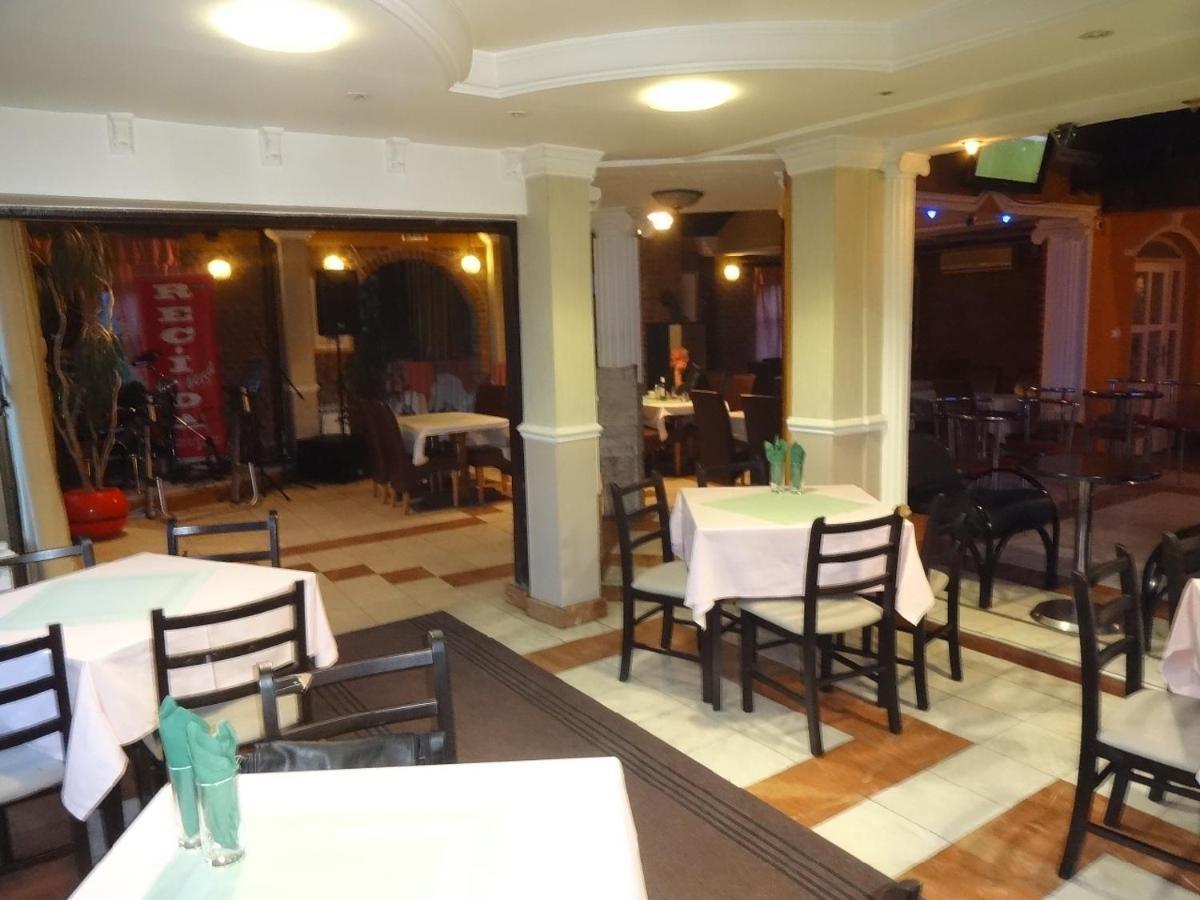 Motel Zoka Dvorovi Zewnętrze zdjęcie